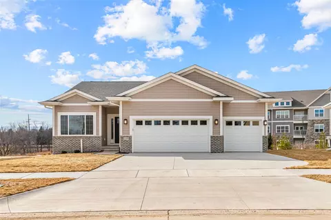 260 Pine Grove Ln, Iowa City, IA 52246