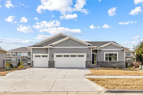 270 Pine Grove Ln, Iowa City, IA 52246
