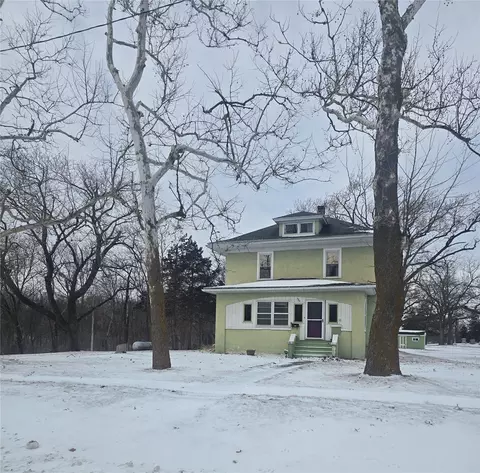 520 Mill St, Toronto, IA 52777