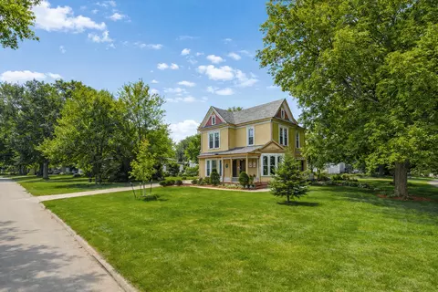 1103 26th St, Marion, IA 52302