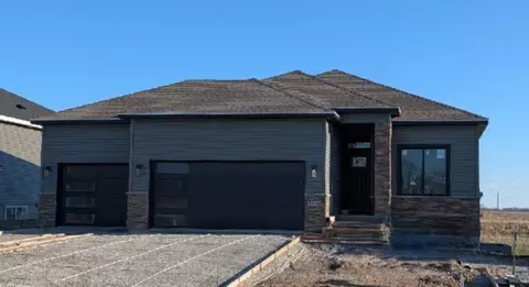 3064 Ridgeview Cir, Coralville, IA 52241