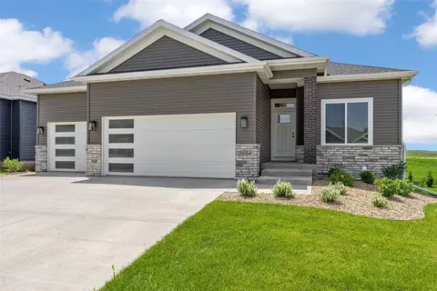 3056 Ridgeview Cir, Coralville, IA 52241
