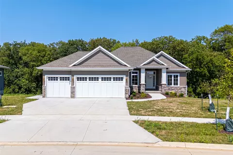 3055 Ridgeview Cir, Coralville, IA 52241