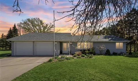 3885 Mohler Rd, Center Point, IA 52213