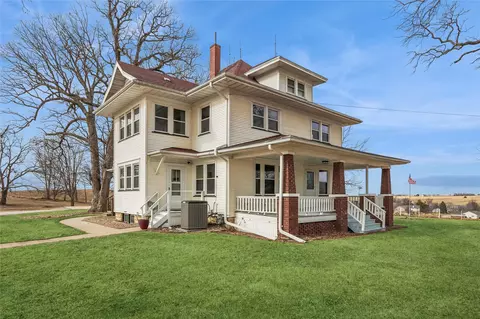 527 SW Swisher View Dr, Swisher, IA 52338