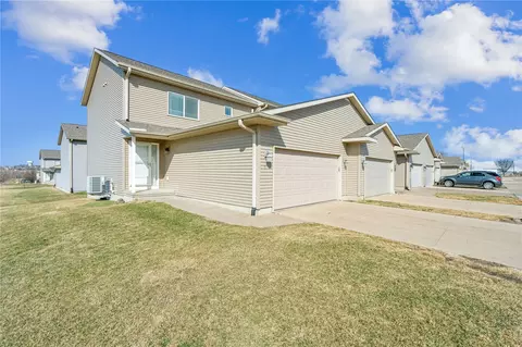 67 Woodstone SW, Cedar Rapids, IA 52404