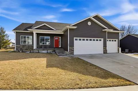 225 Meadow Breeze Ln, Center Point, IA 52213
