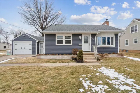 348 24th Ave SW, Cedar Rapids, IA 52404