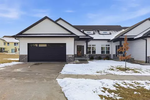 317 Wolfe Ln NE #A, Mount Vernon, IA 52314