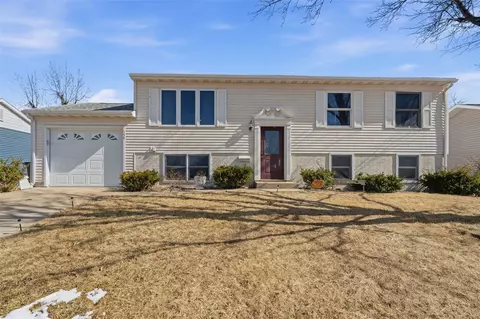 159 Crestridge Dr NW, Cedar Rapids, IA 52405