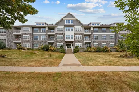260 N Scott Blvd #203, Iowa City, IA 52245