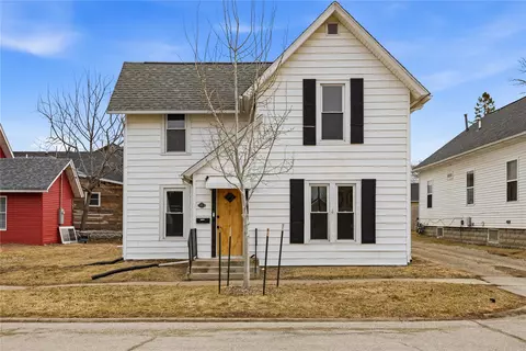 580 9th St, Marion, IA 52302