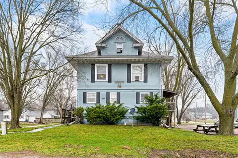 215 E Green St, West Branch, IA 52358