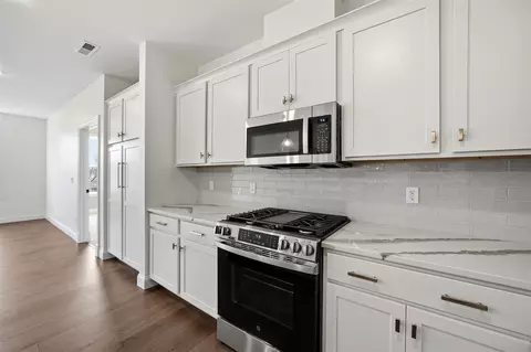 Kitchen - 1500 Main St #201, Ely, IA 52227 photo 4 of 5