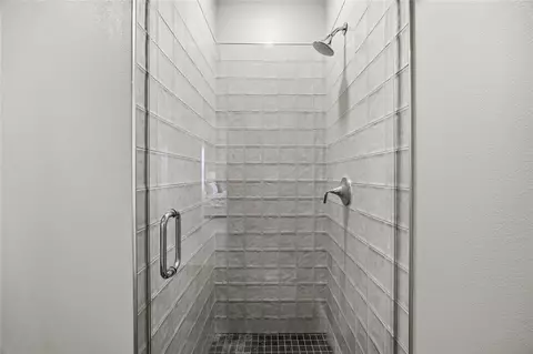 Bath - 1500 Main St #203, Ely, IA 52227 photo 2 of 3