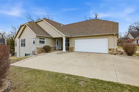 3801 Willowbend Ct NE, Cedar Rapids, IA 52411