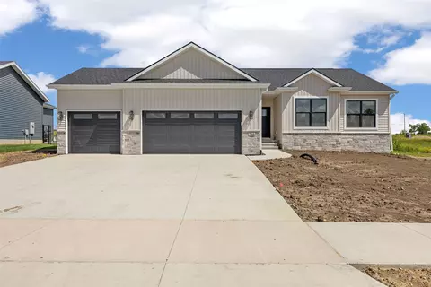 7515 Country Ridge Dr NW, Cedar Rapids, IA 52405