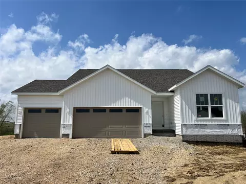 7408 Country Ridge Dr NW, Cedar Rapids, IA 52405