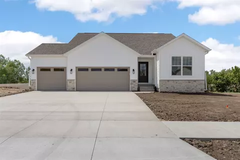 7408 Country Ridge Dr NW, Cedar Rapids, IA 52405