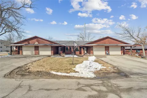 140 35th St Dr SE #1, Cedar Rapids, IA 52403