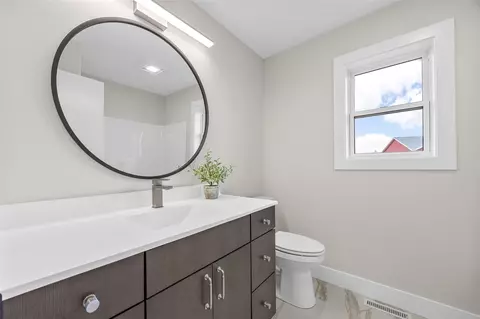 Bath - 717 Pointer Cir, Center Point, IA 52213 photo 4 of 8