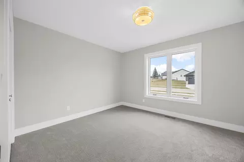 Bedroom - 717 Pointer Cir, Center Point, IA 52213 photo 4 of 6