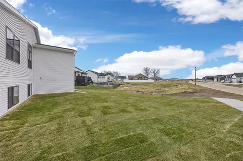 Exterior - 717 Pointer Cir, Center Point, IA 52213 photo 4 of 7