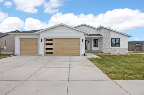 Exterior - 717 Pointer Cir, Center Point, IA 52213 photo 2 of 7