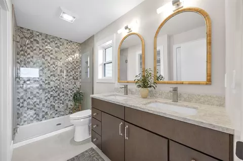 Bath - 717 Pointer Cir, Center Point, IA 52213 photo 1 of 8