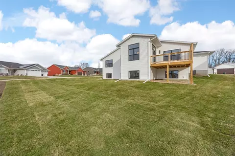 Exterior - 717 Pointer Cir, Center Point, IA 52213 photo 7 of 7