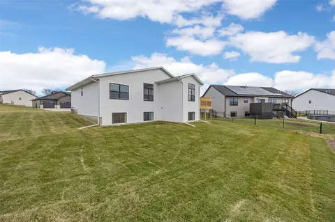 Exterior - 717 Pointer Cir, Center Point, IA 52213 photo 6 of 7
