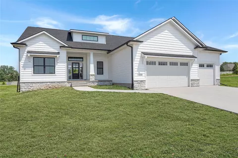 1000 Hampshire Cir, Marion, IA 52302