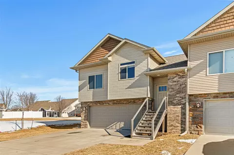 218 Prairie Rose Ln, Solon, IA 52333