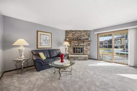 4127 Lexington Dr NE #B, Cedar Rapids, IA 52402