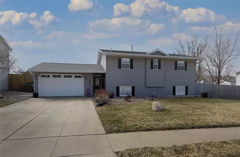 2105 First Ave, Marion, IA 52302