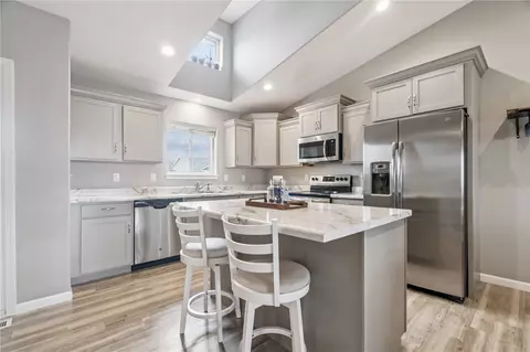 3001 Sherwood Dr, Marion, IA 52302