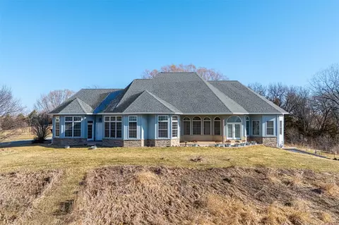 2245 288th Dr, Williamsburg, IA 52361