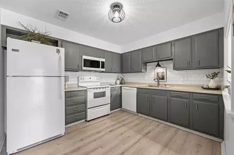 130 Thompson Dr SE #320, Cedar Rapids, IA 52403