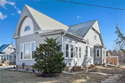 105 Walnut Ave S, Garrison, IA 52229