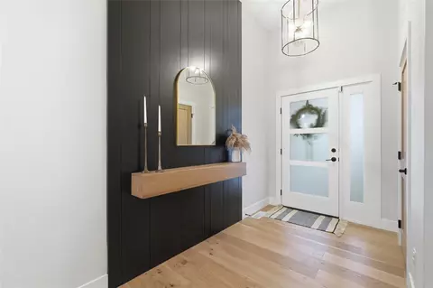 Entry Way - 6720 Caldwell Ln NE, Cedar Rapids, IA 52411 photo 2 of 2
