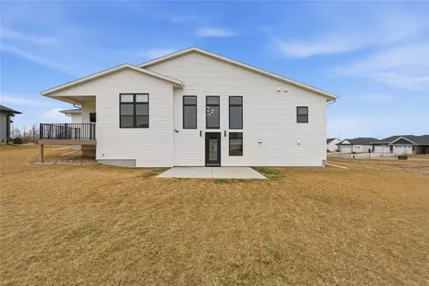 Exterior - 6720 Caldwell Ln NE, Cedar Rapids, IA 52411 photo 4 of 5