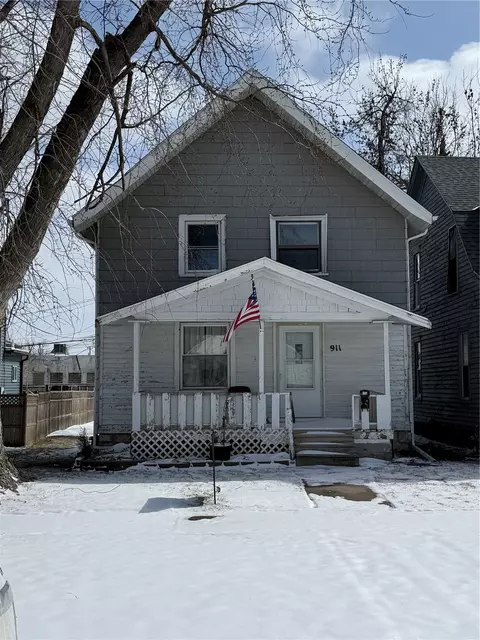 911 A Ave NW, Cedar Rapids, IA 52405