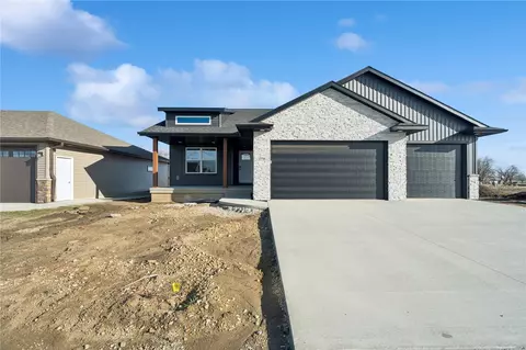 2770 Burns Dr, Marion, IA 52302