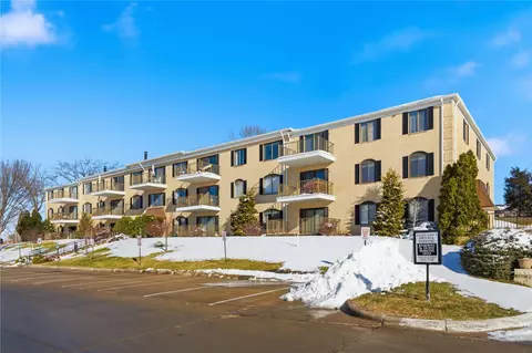 2131 1st Ave NE #310, Cedar Rapids, IA 52403