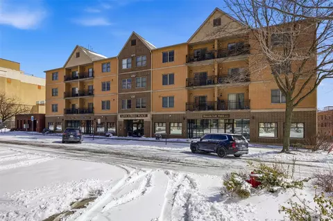 332 S Linn St #414, Iowa City, IA 52240