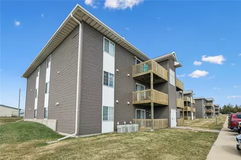 125 E Boyson Rd #900, Hiawatha, IA 52233