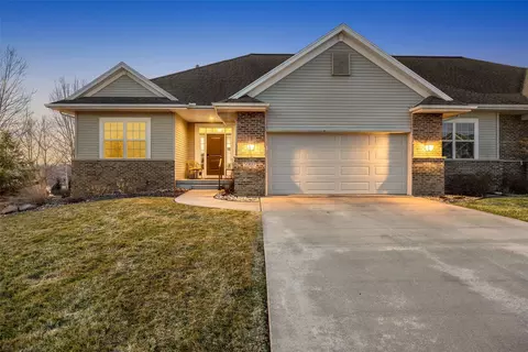 5997 Meadow Grass Cir, Cedar Rapids, IA 52403