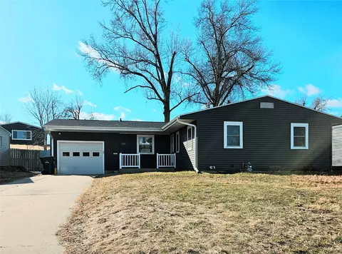 1103 30th St, Cedar Rapids, IA 52403