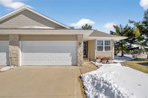 1652 Greens Way Ct NE, Cedar Rapids, IA 52402