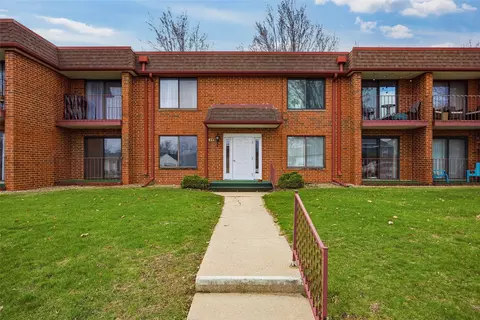 411 Crimson Dr NE #19, Cedar Rapids, IA 52402